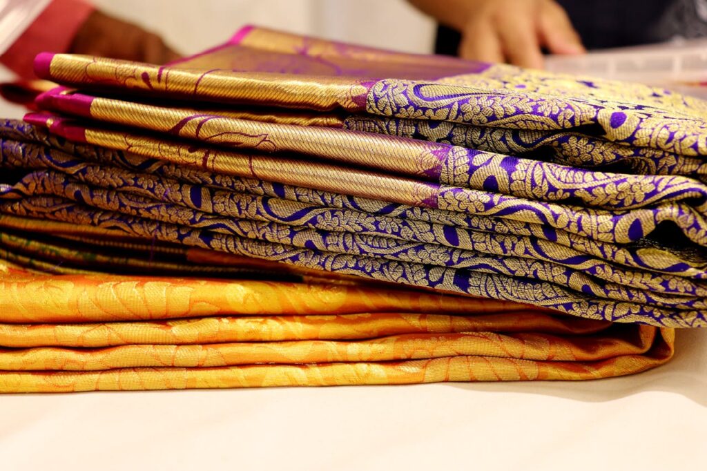 Purple_Color_ Silk_Saree_Contrast_Blouse